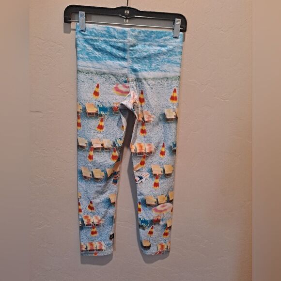 Terez Beach Scene Print Capris NWT XS - Picture 4 of 5